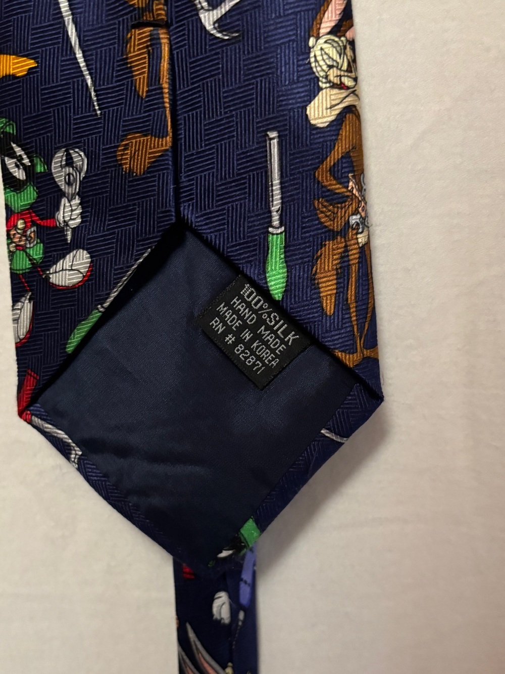 1990’s Warner Bros bugs bunny 100% silk - Picture 3 of 3